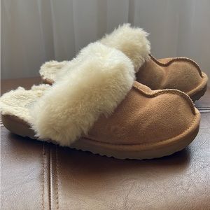Girls Size 3 Youth Ugg Slipper Flats
